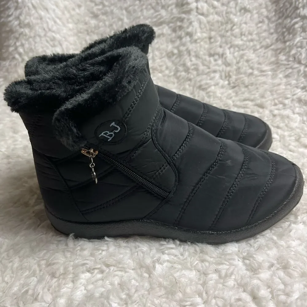 Black water proof slip on snow boots faux fur lining rubber soles EUR SZ40